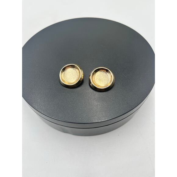 Bergere Vintage Round Gold-tone Textured and Smooth Clip On Earrings - Picture 2 of 8